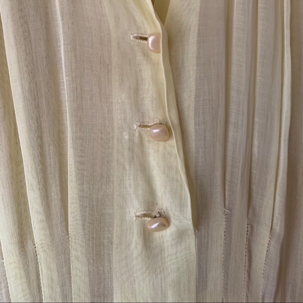 SOLD Vintage | 50’s Pale Yellow Fit and Flare - Picture 5 of 11